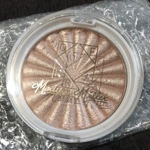 Ofra Cosmetics x Madison Miller highlighter